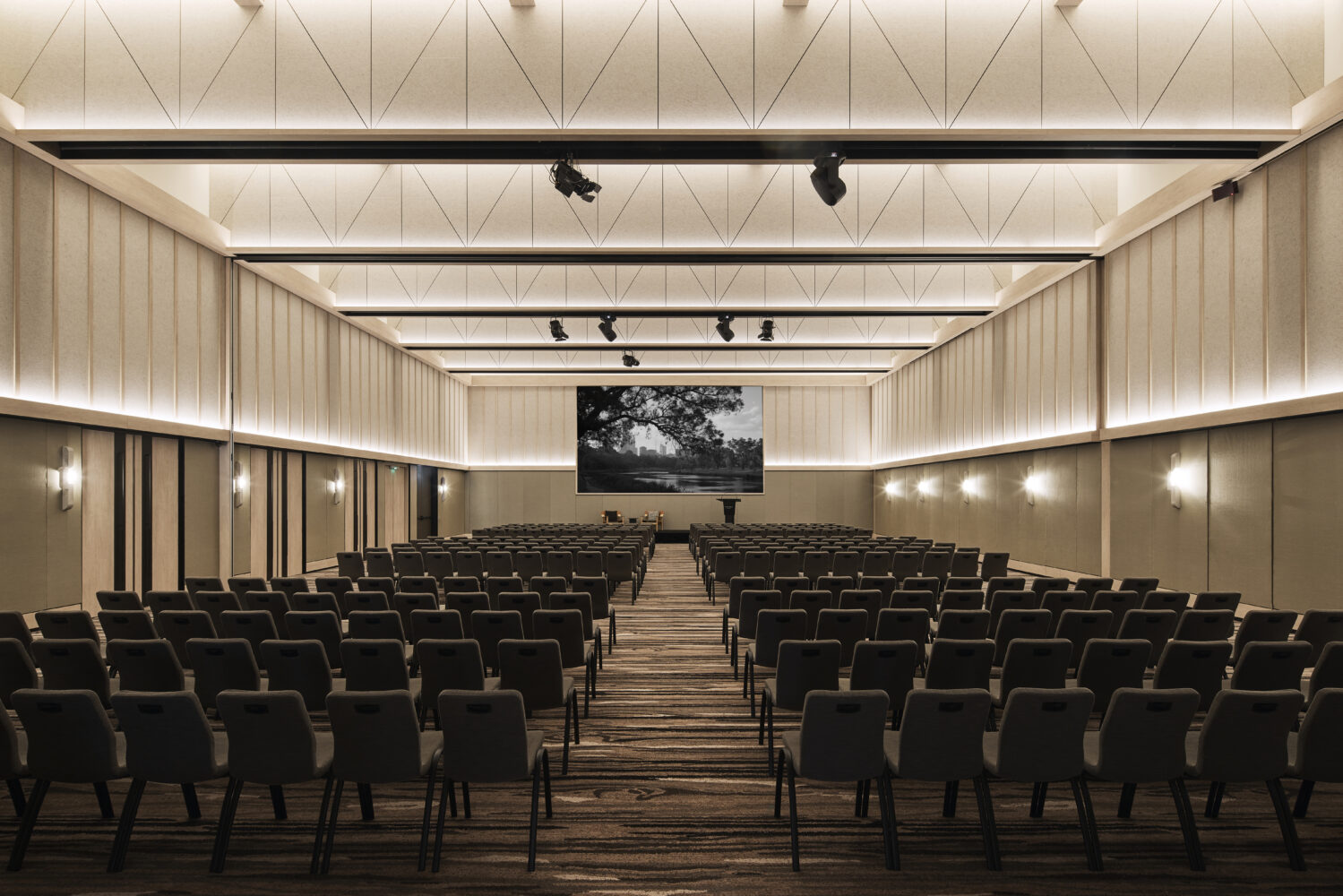 Rydges Melbourne_Centre Stage Theatre Hero