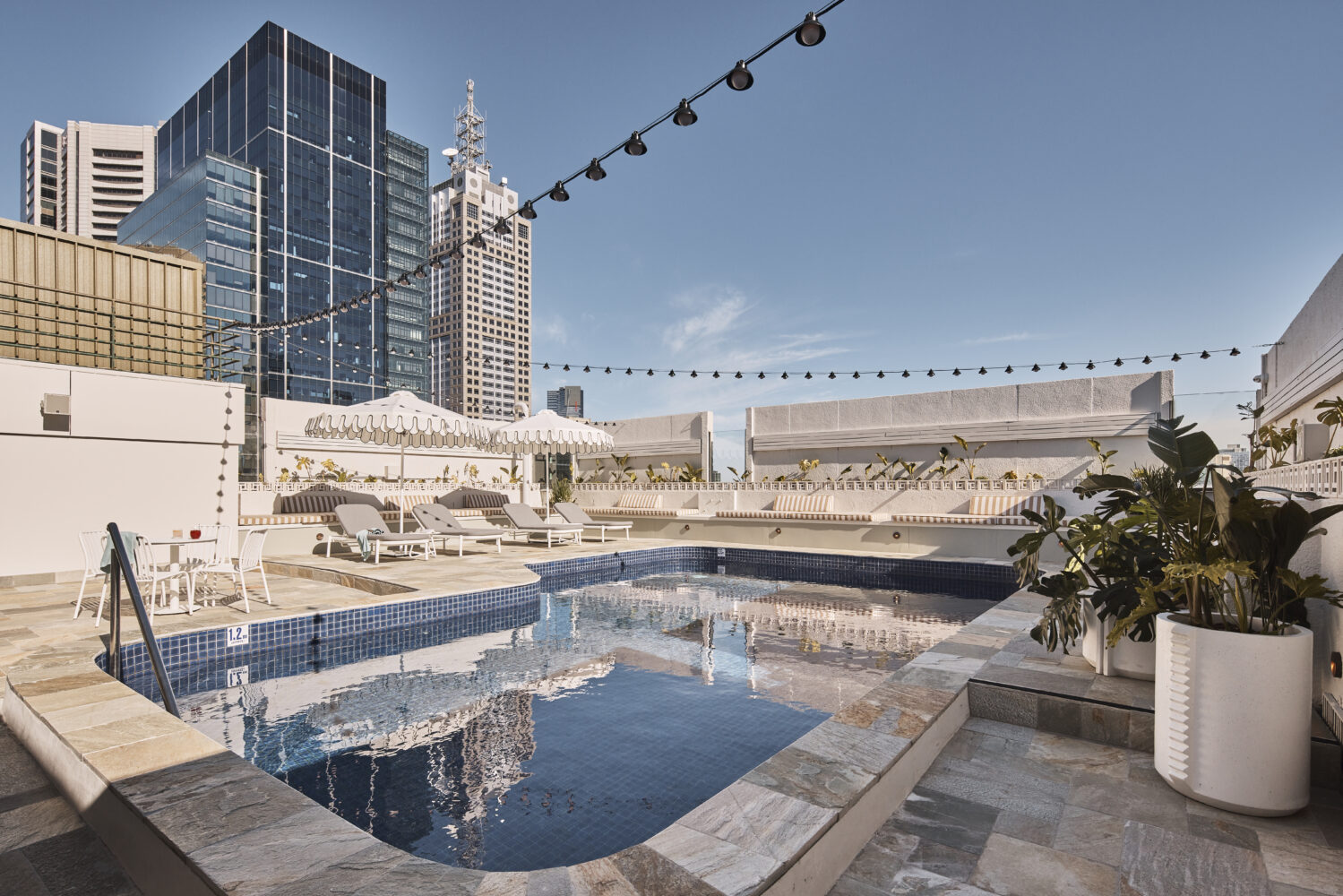 Rydges Melbourne_Rooftop Pool_HR (1)