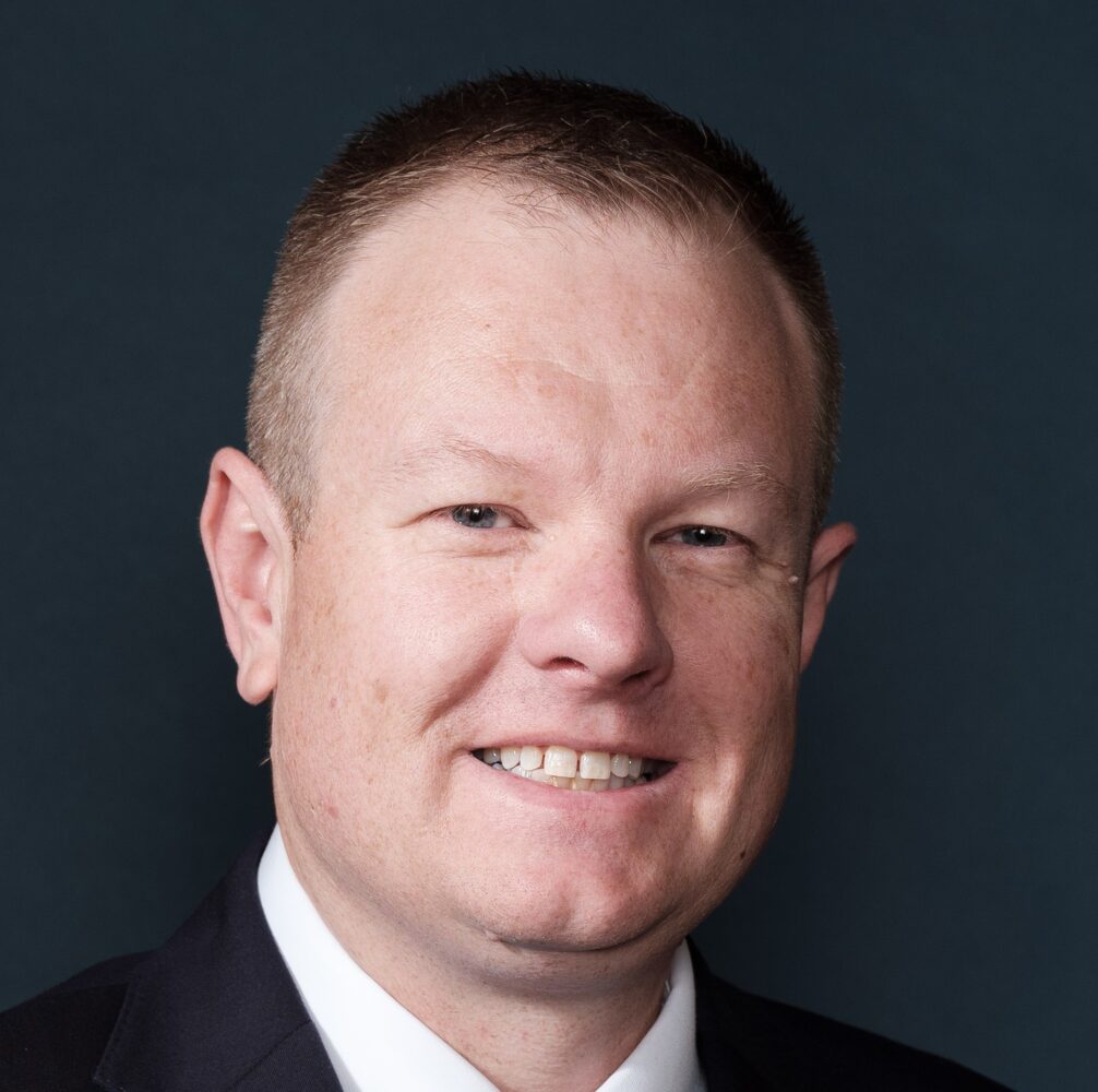 thumbnail_Thomson-headshot-Chook-2-1006x1000